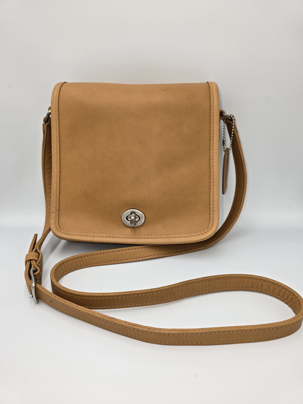 Vintage COACH 9076 Tan Leather Crossbody Shoulder Companion Flap Bag Purse 1999